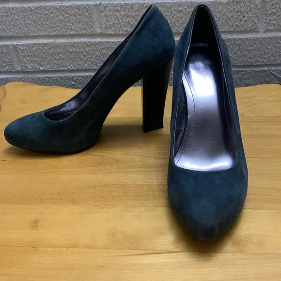 Calvin Klein Elita Suede Dressy Stacked Triangular Heels Size 8M VGUC - Picture 1 of 12